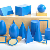 De geometriske figurene kommer i en solid boks.