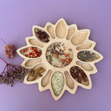 Sorting board shaped like a flower