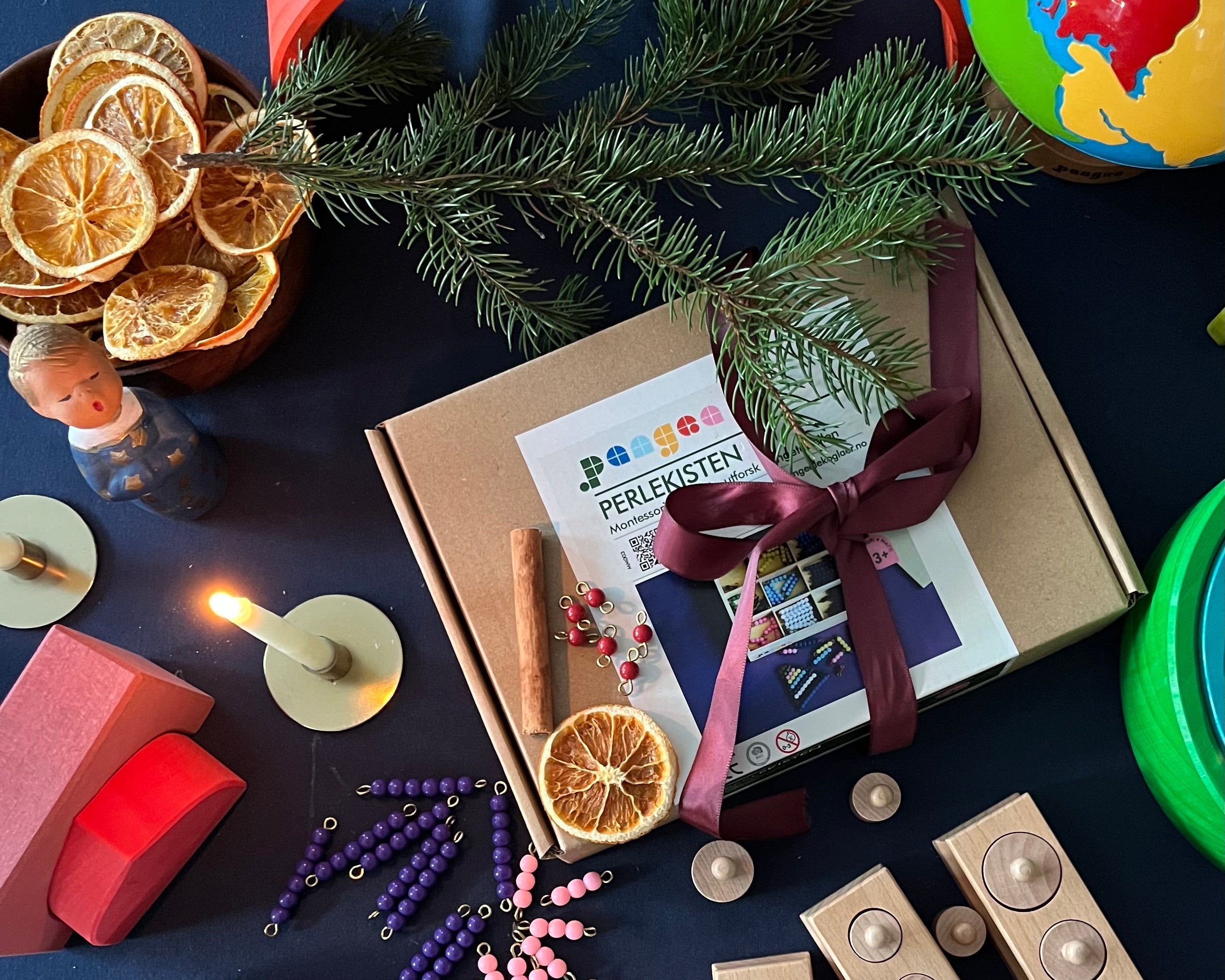 Produkter fra Pangea som pakkes inn som julegave