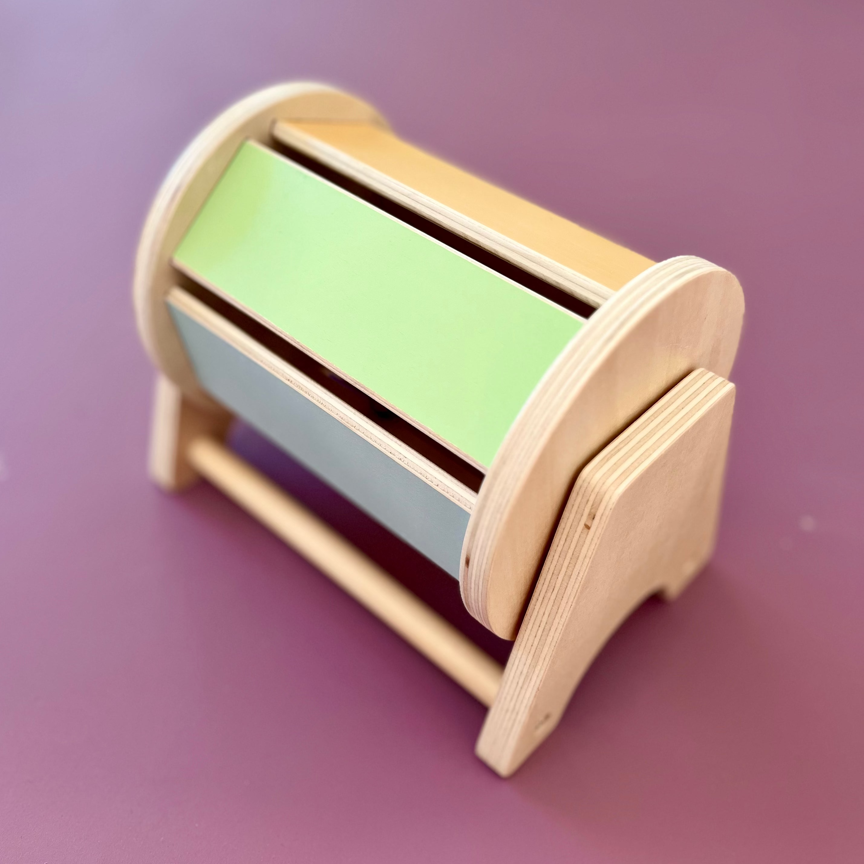 Montessori snurretromme som stimulerer sensorisk utvikling